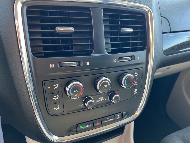2015 Dodge Grand Caravan SXT photo 22