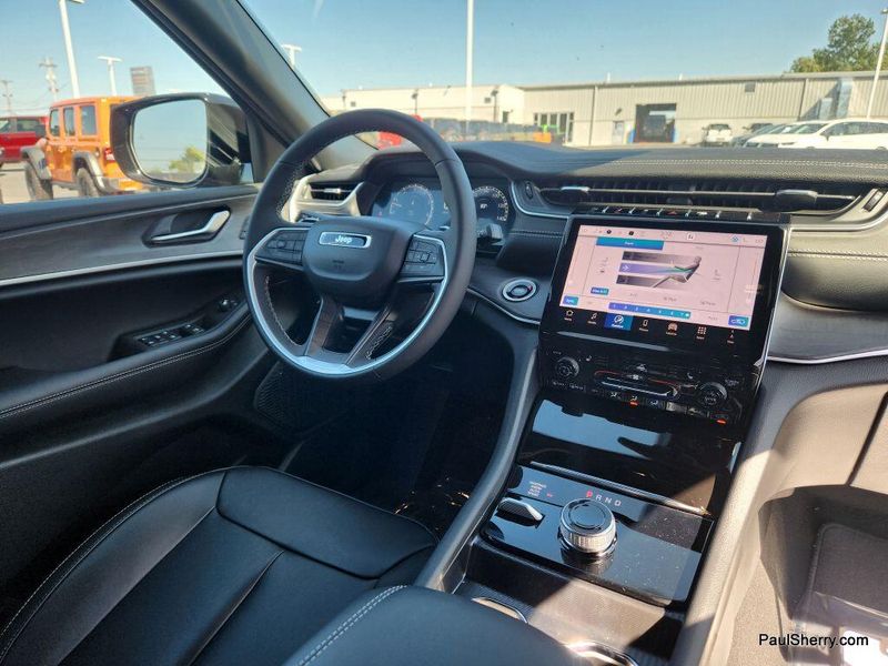 New 2025 Jeep Grand Cherokee L Limited 4x4