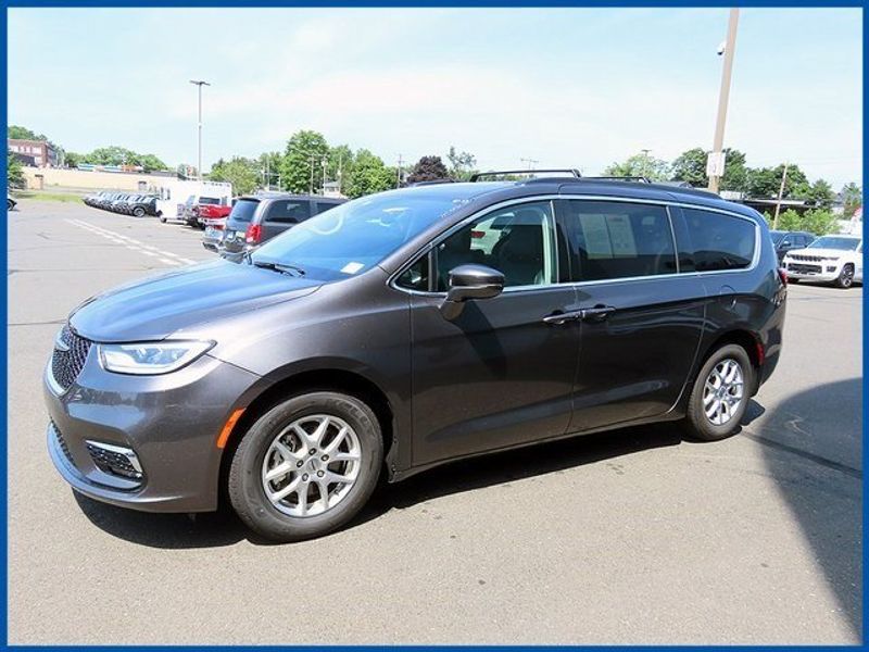 2022 Chrysler Pacifica Touring LImage 1