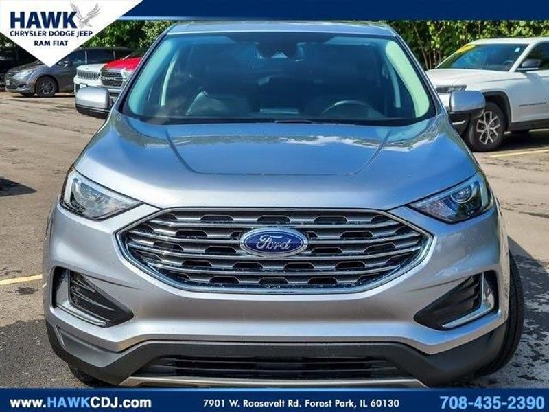 2022 Ford Edge SEL photo 4
