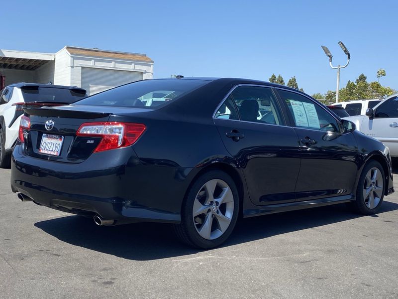 2012 Toyota Camry SEImage 4