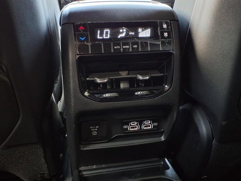 2025 Jeep Grand Cherokee Altitude photo 9
