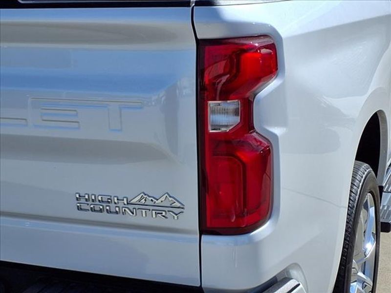 2022 Chevrolet Silverado 1500 High CountryImage 9