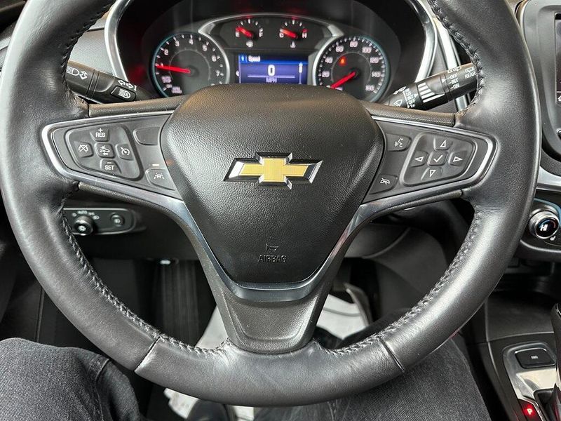 2021 Chevrolet Equinox LTImage 3