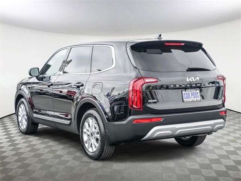Used 2022 Kia Telluride LXImage 6