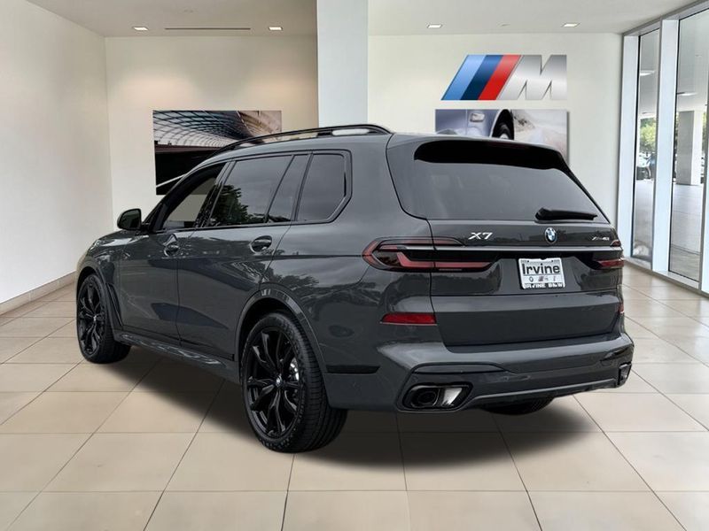 2026 BMW X7 xDrive40iImage 8