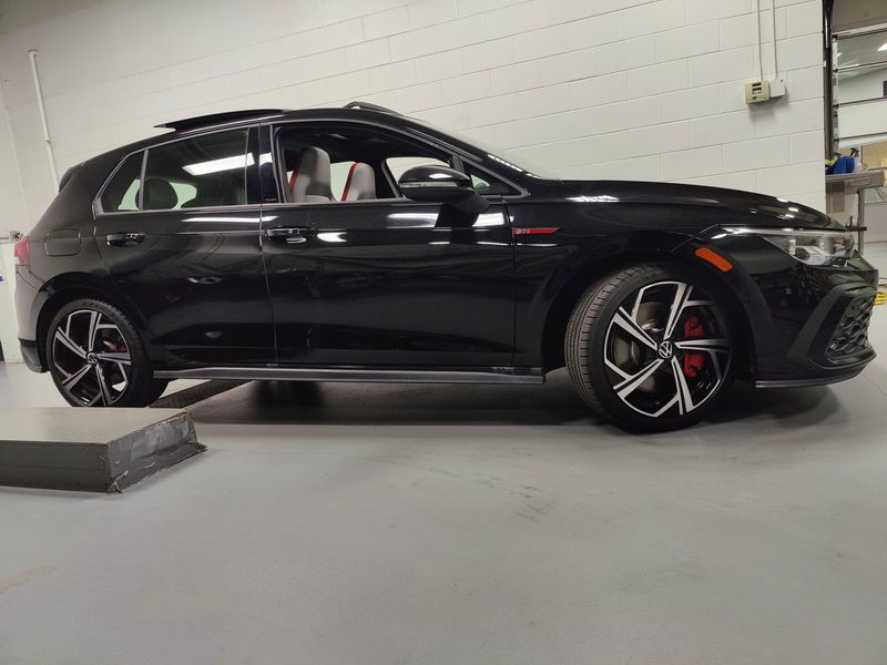 2024 Volkswagen Golf GTI SE photo 2