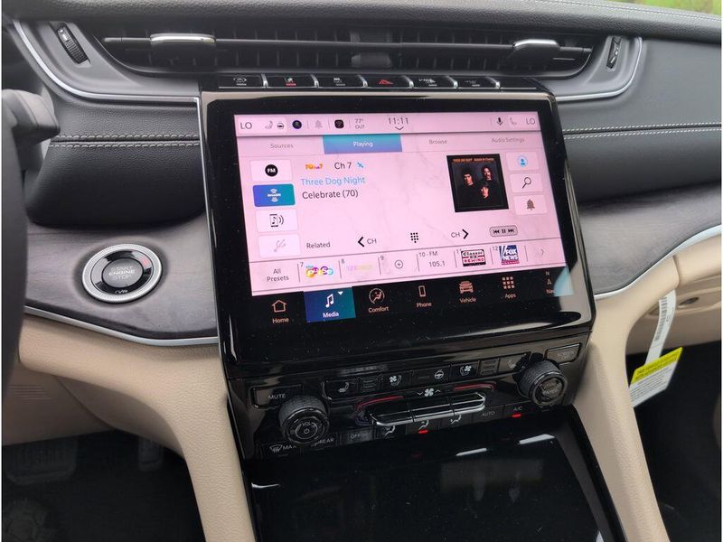 New 2025 Jeep Grand Cherokee Limited 4x2Image 13