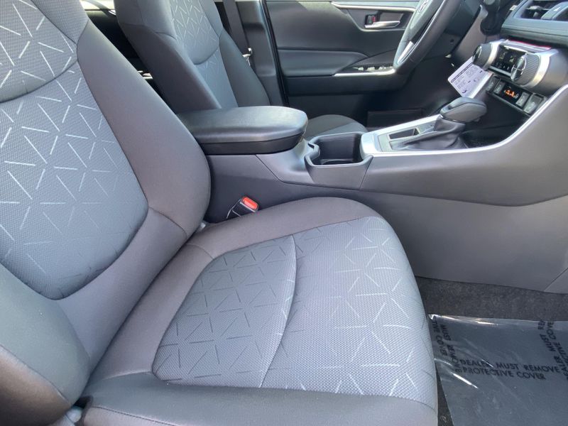 2025 Toyota RAV4 XLEImage 10