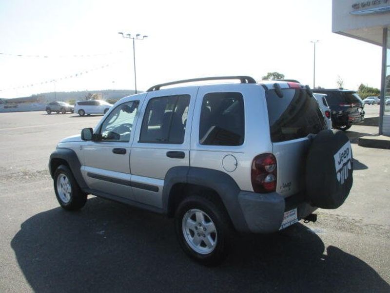 Used 2007 Jeep Liberty SportImage 10