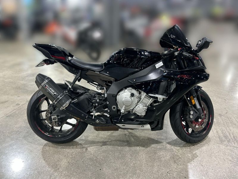 Used 2015 Yamaha YZF-R1 Image 12