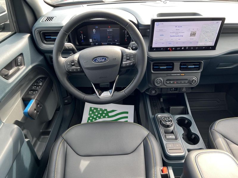 2025 Ford Maverick photo 24