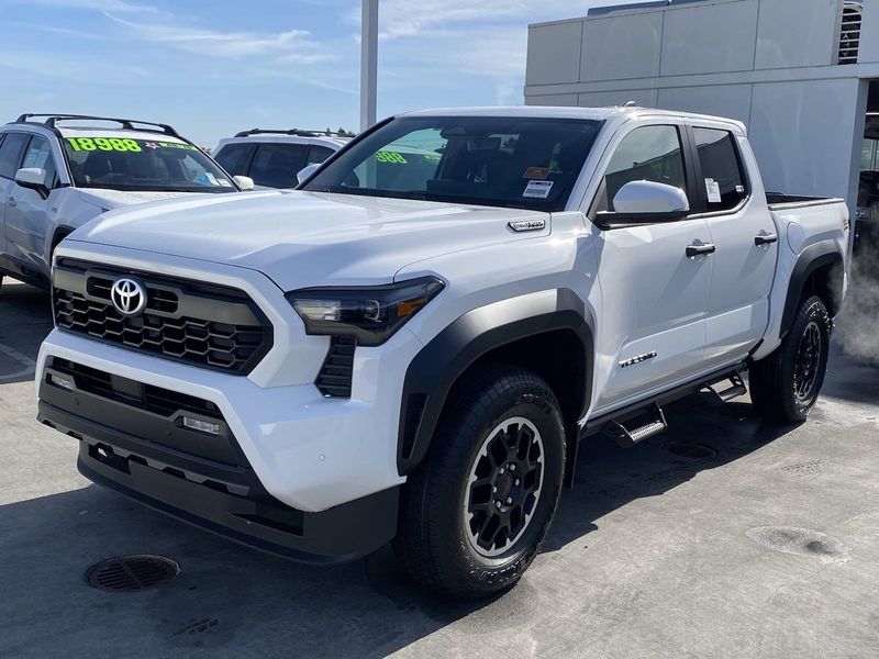 2024 Toyota Tacoma TRD Off Road HybridImage 6