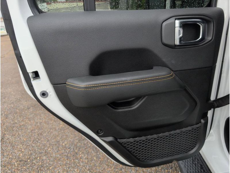 New 2025 Jeep Wrangler 4-door SaharaImage 32