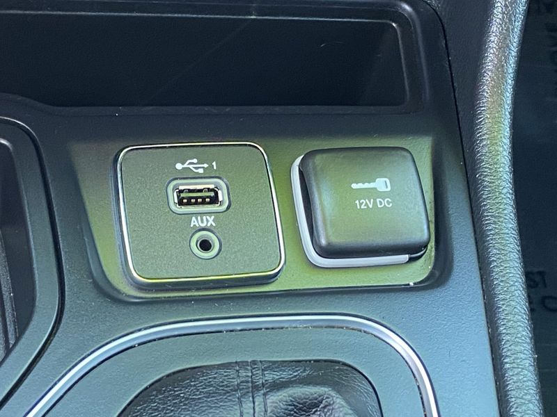 Used 2019 Jeep Cherokee Latitude PlusImage 22
