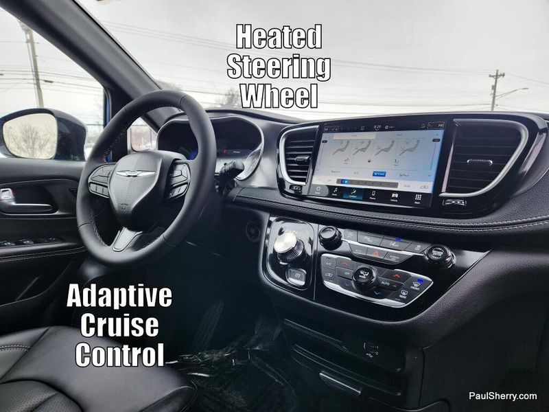 Used 2026 Chrysler Pacifica Select