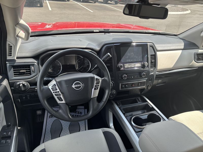 Used 2024 Nissan Titan SVImage 10