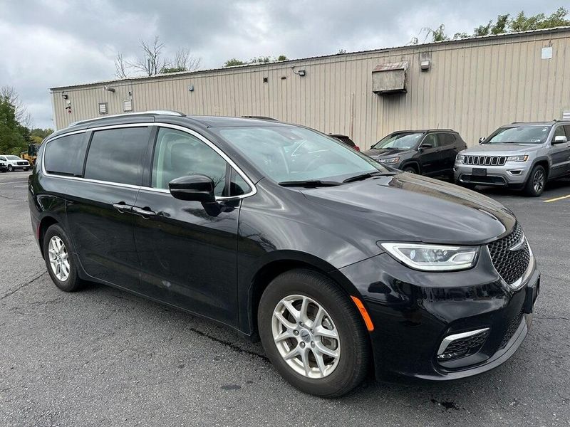 2021 Chrysler Pacifica Touring LImage 1