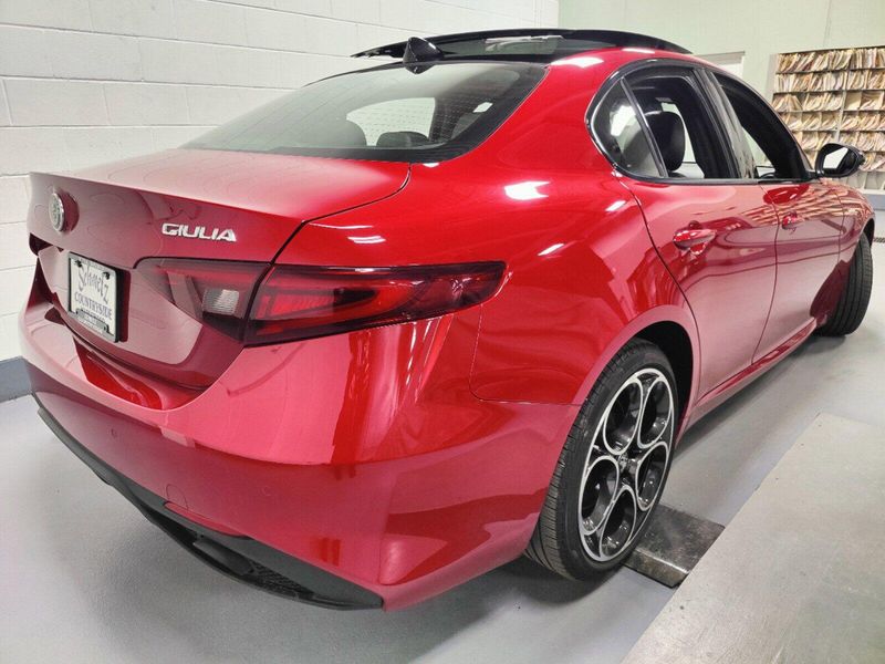 2022 Alfa Romeo Giulia Veloce AWD w/Sunroof/NAV/Activ AsstImage 14