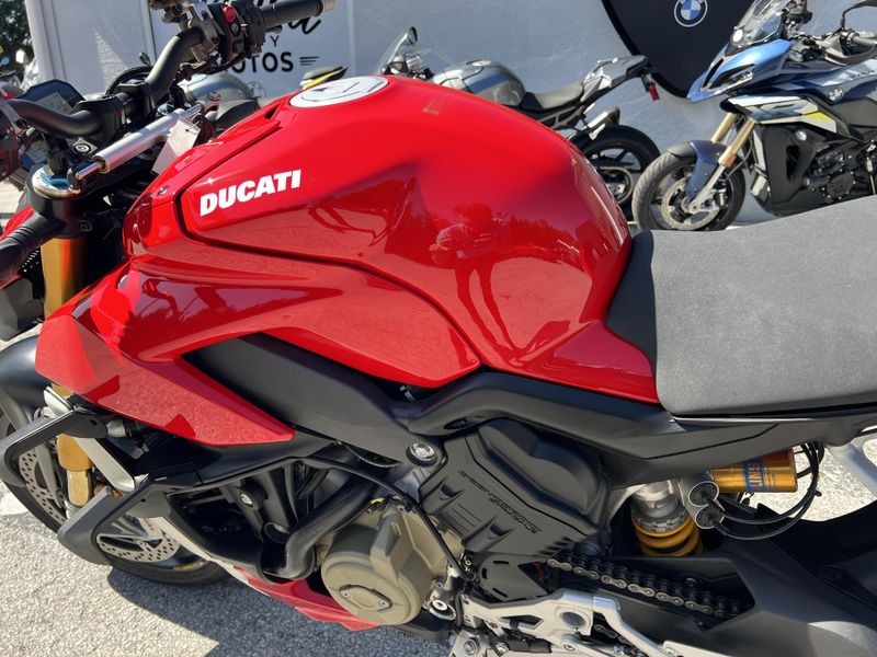 2022 Ducati Streetfighter V4 S 