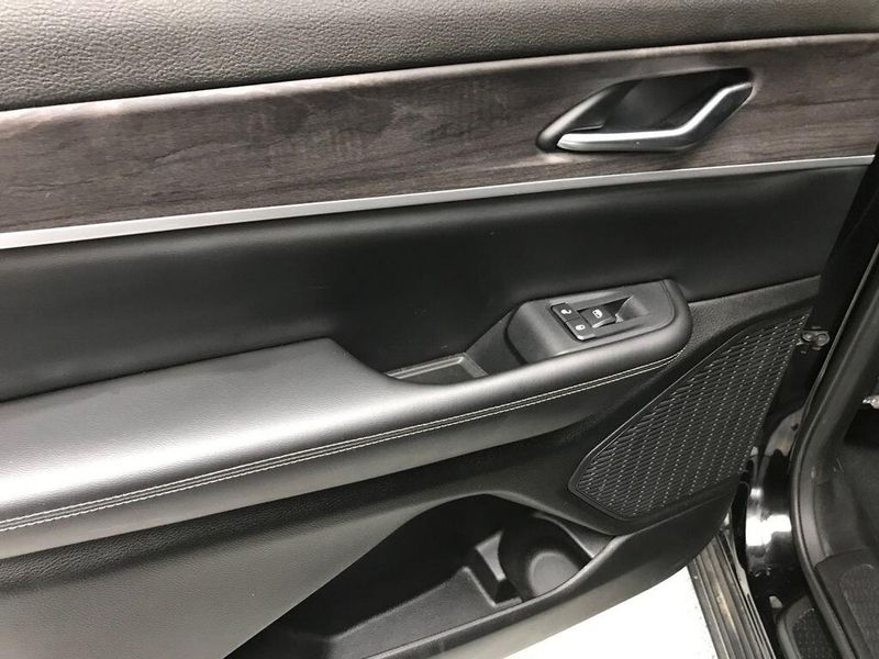 Used 2023 Jeep Grand Cherokee L LimitedImage 14