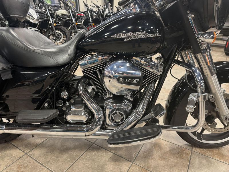 Used 2016 Harley-Davidson STREET GLIDE Image 20
