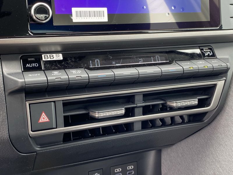 2025 Toyota Camry LEImage 17