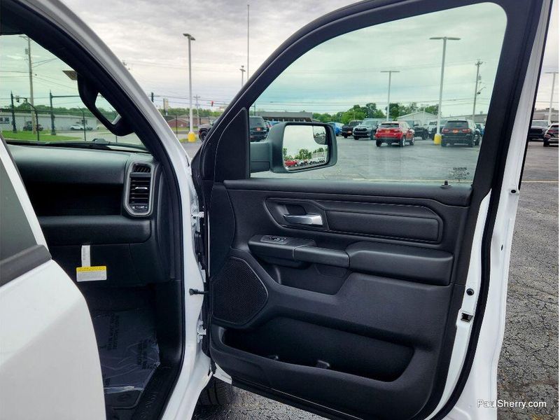 New 2026 RAM 1500 Express Crew Cab 4x4 5'7' Box