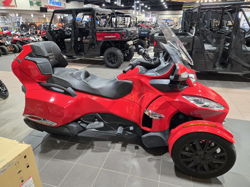 USED 2013 CAN-AM SPYDER RT Image 2