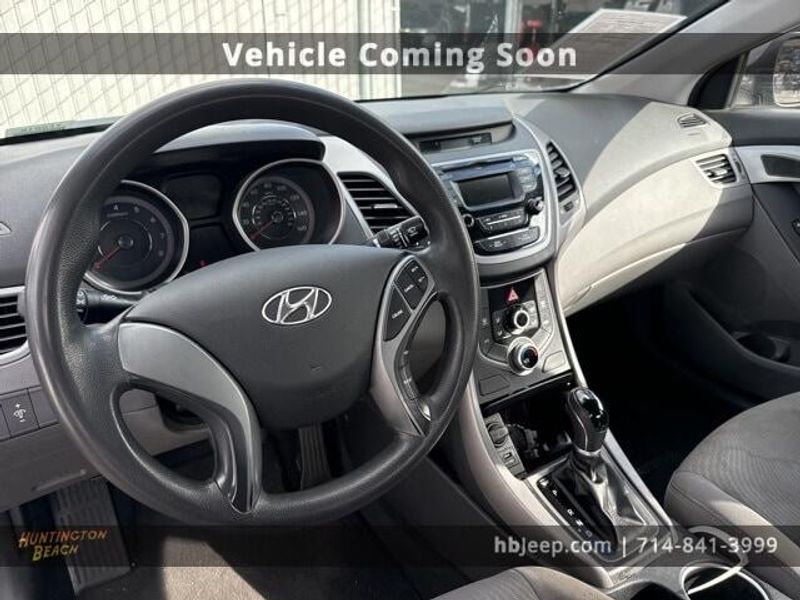 2016 Hyundai Elantra SEImage 9