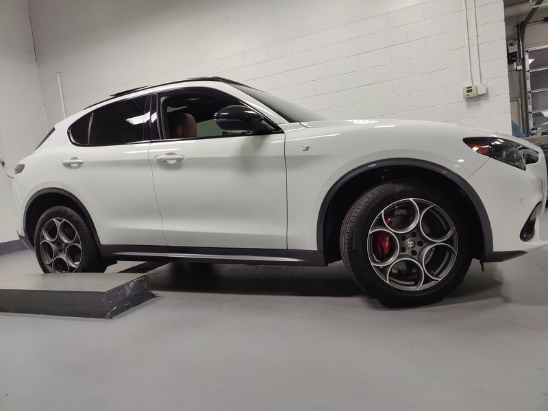 2024 Alfa Romeo Stelvio Ti AWD w/Sunroof/NavImage 3