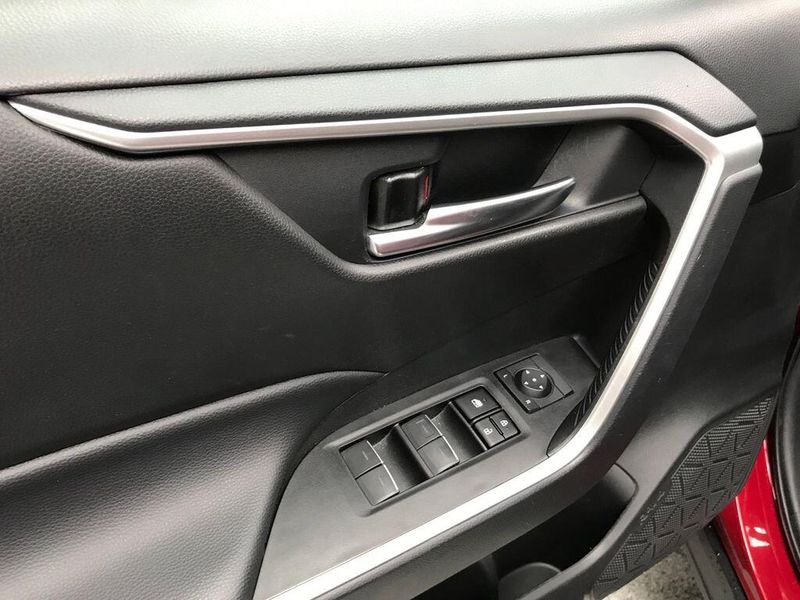 Used 2025 Toyota RAV4 XLEImage 3