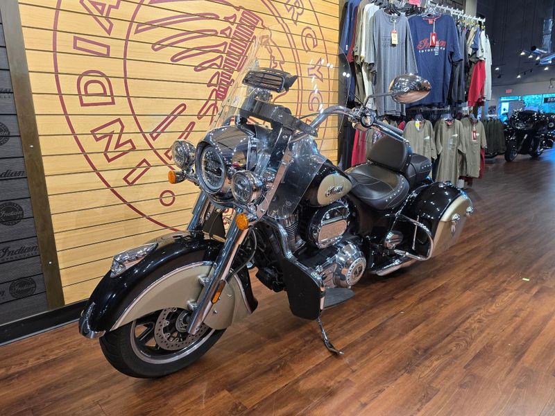 Used 2021 Indian Motorcycle Springfield Image 3