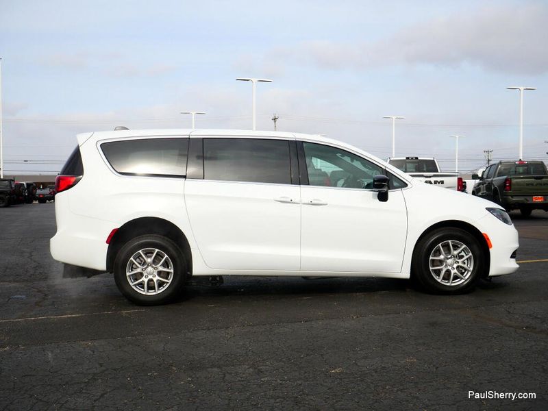 New 2026 Chrysler Voyager LX