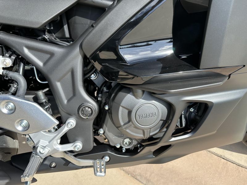 2025 Yamaha YZF-R3 Image 15
