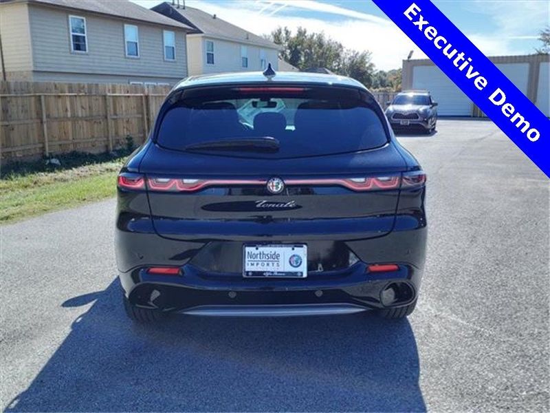 2024 Alfa Romeo Tonale Ti Eawd in a Alfa Black exterior color and Tan/Blackinterior. Northside Alfa Romeo of Houston 281-475-4549 alfaromeousaofnorthhouston.com 