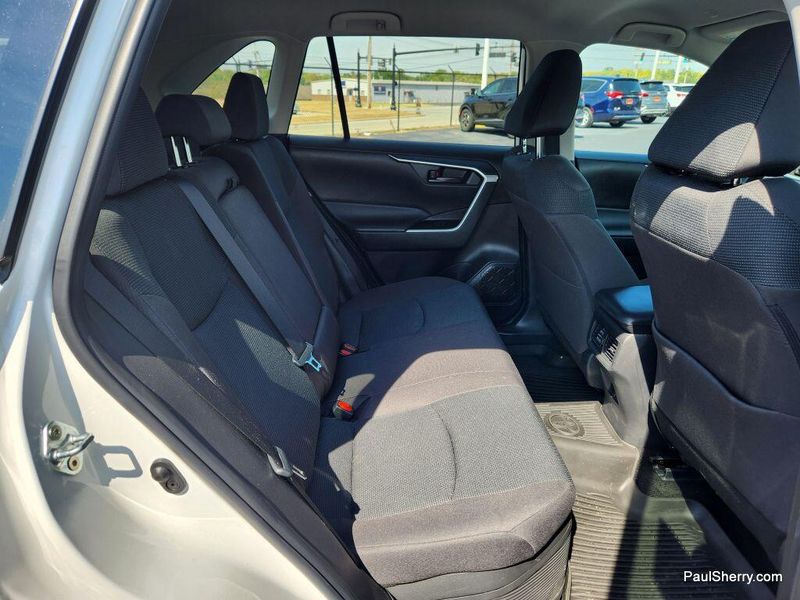 2024 Toyota RAV4 Hybrid LE photo 38