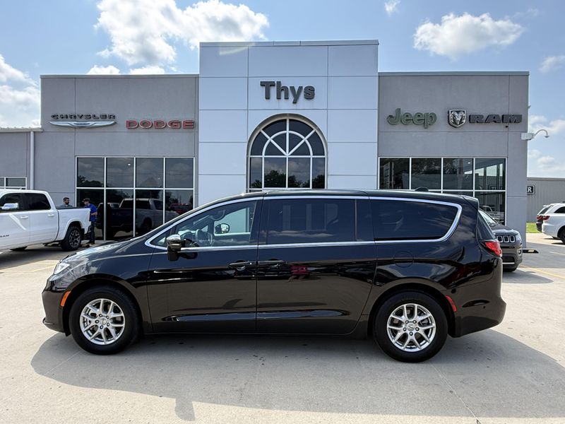 Used 2025 Chrysler Pacifica SelectImage 29