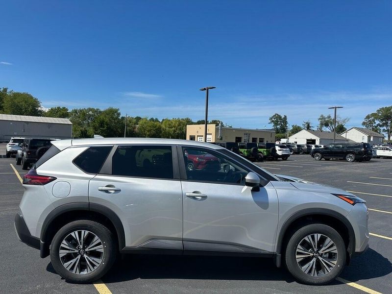 2023 Nissan Rogue SV photo 4
