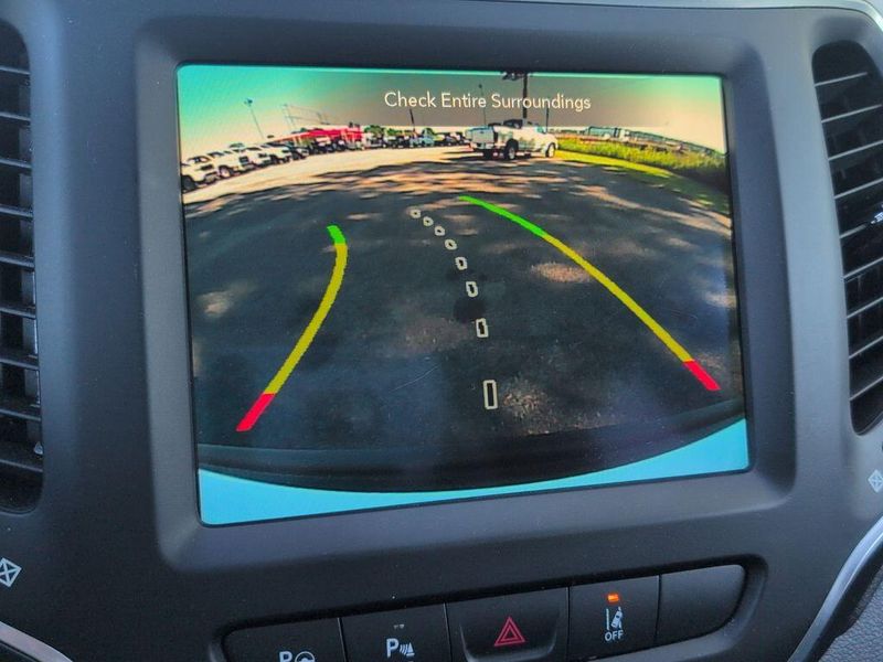 2023 Jeep Cherokee Altitude LuxImage 15