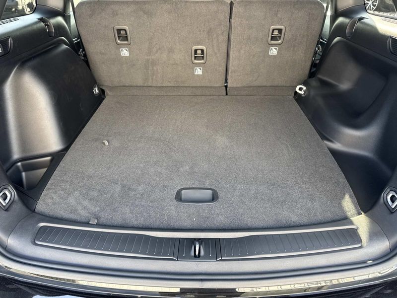 New 2026 Jeep Grand Cherokee Laredo X 4x2