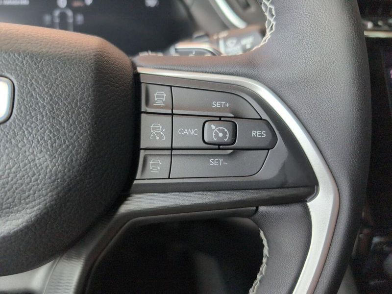 2024 Jeep Grand Cherokee L Altitude X 4x4Image 21