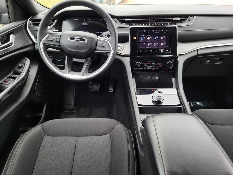 2024 Jeep Grand Cherokee L LaredoImage 32
