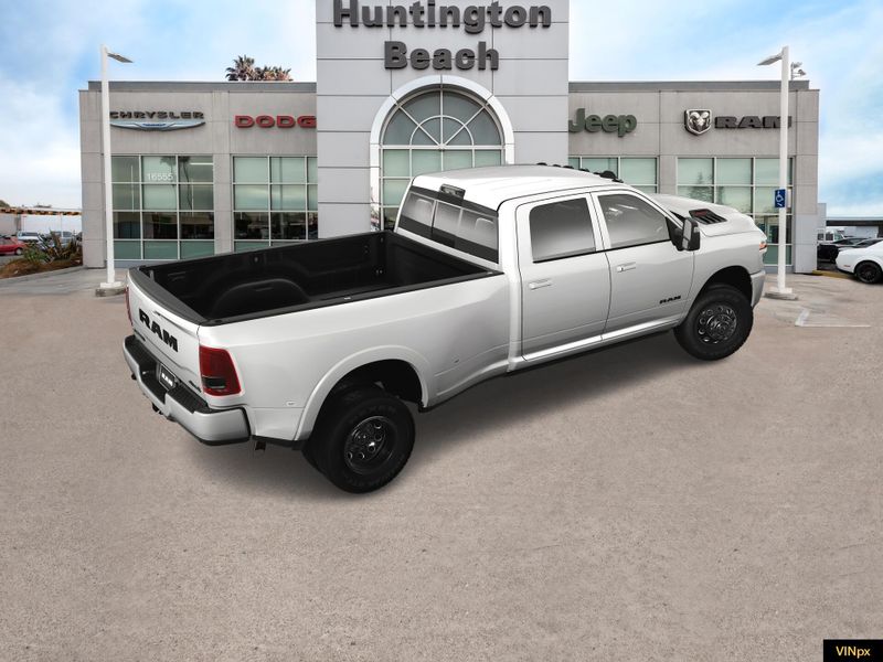 2025 RAM 3500 Laramie Crew Cab 4x4 DuallyImage 8
