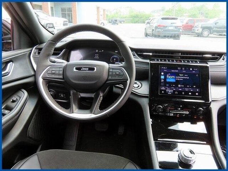 2025 Jeep Grand Cherokee Image 11