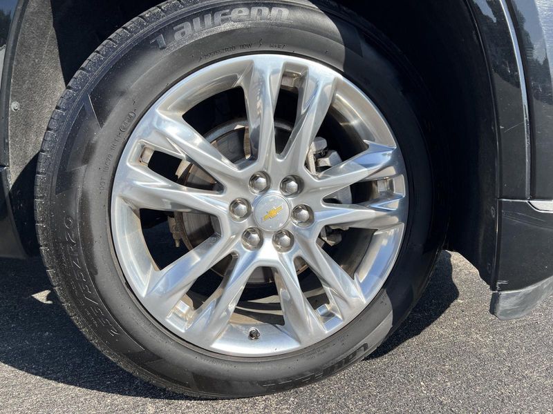 2019 Chevrolet Traverse High Country photo 2