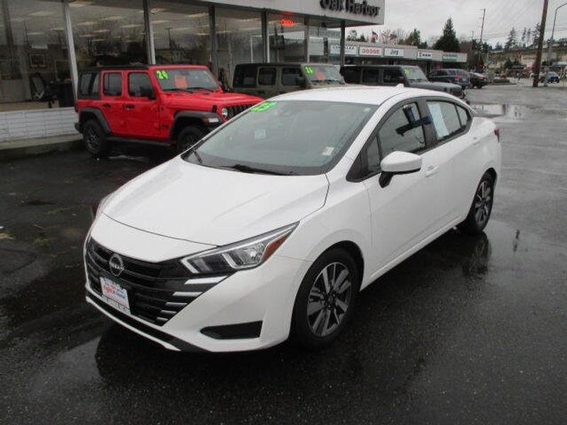 Used 2023 Nissan Versa SVImage 2