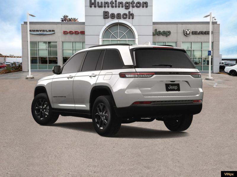 2025 Jeep Grand Cherokee Altitude X 4x2Image 5