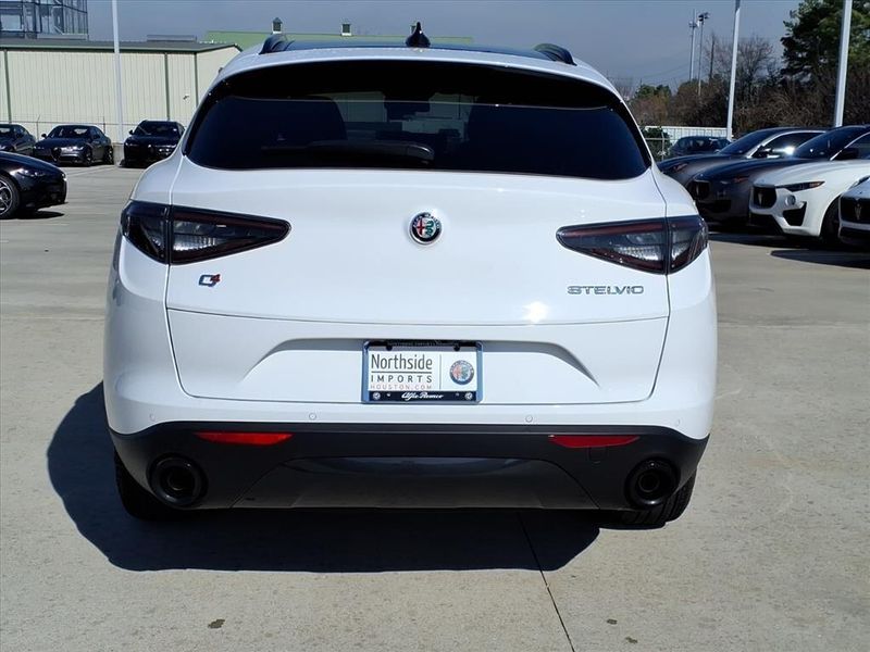 New 2026 Alfa Romeo Stelvio AwdImage 8