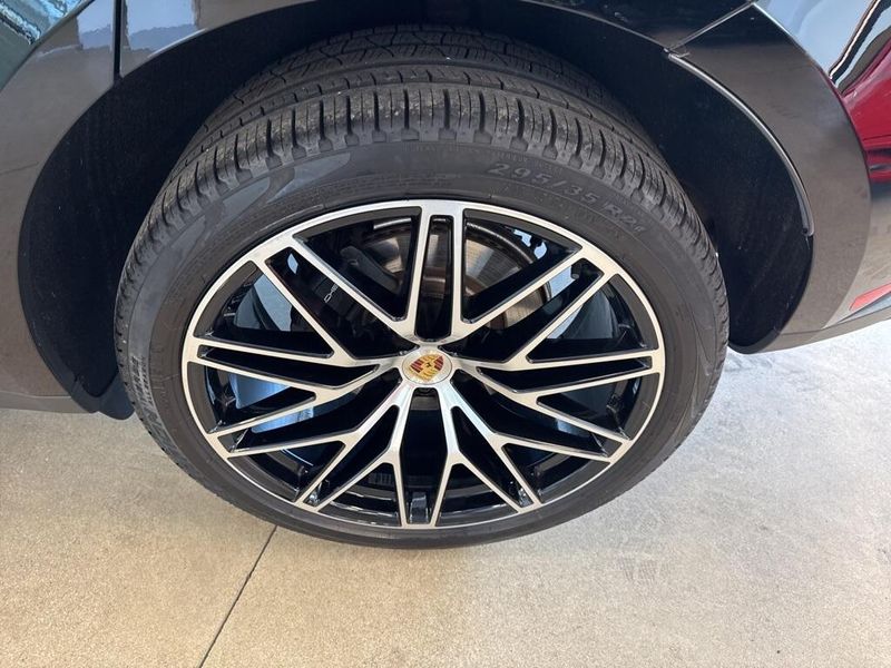 2023 Porsche Macan 